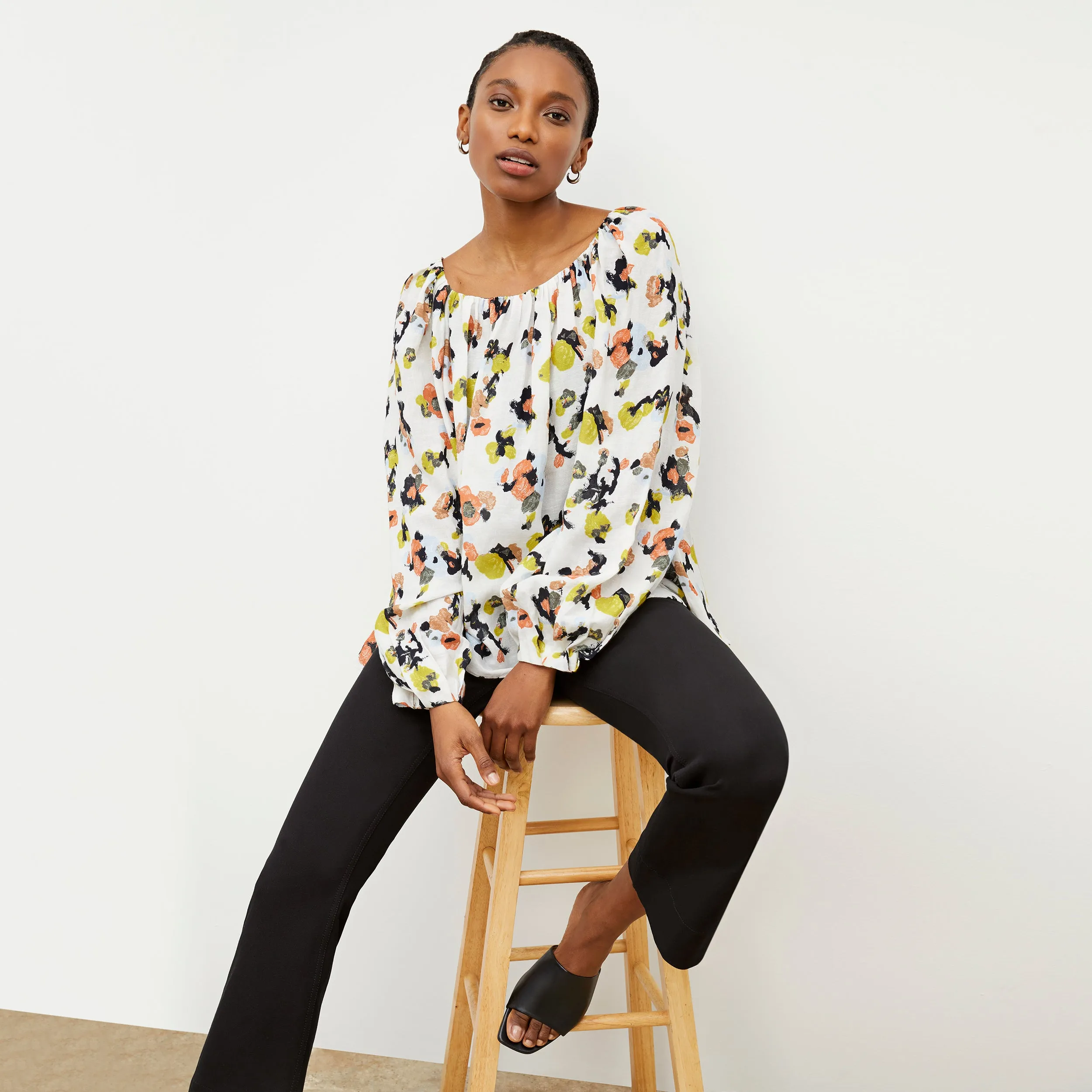 Adaptive Fit Technology Cozy Sweatshirt Camilla Top - Meadow Print Linen :: Multicolor