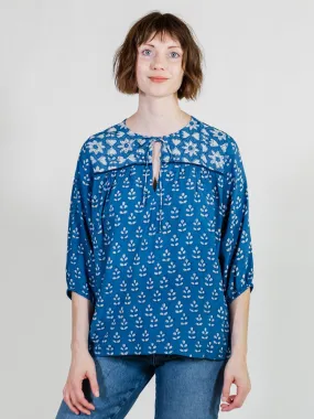 Printed top FrictionFreeNeckline Devi Blouse - Indigo Mix