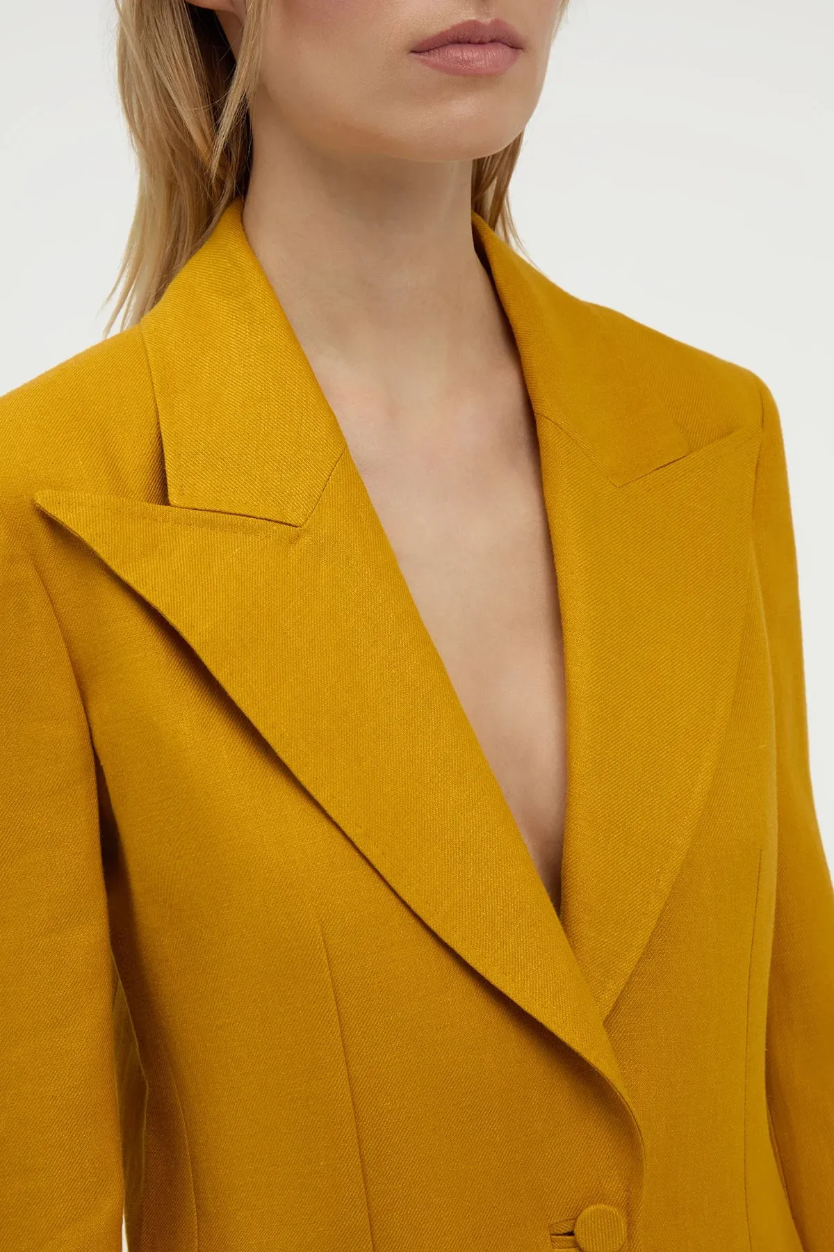 Anti Static Weave Technology Contemporary Cut Leiva Blazer in Golden Birch Linen Twill