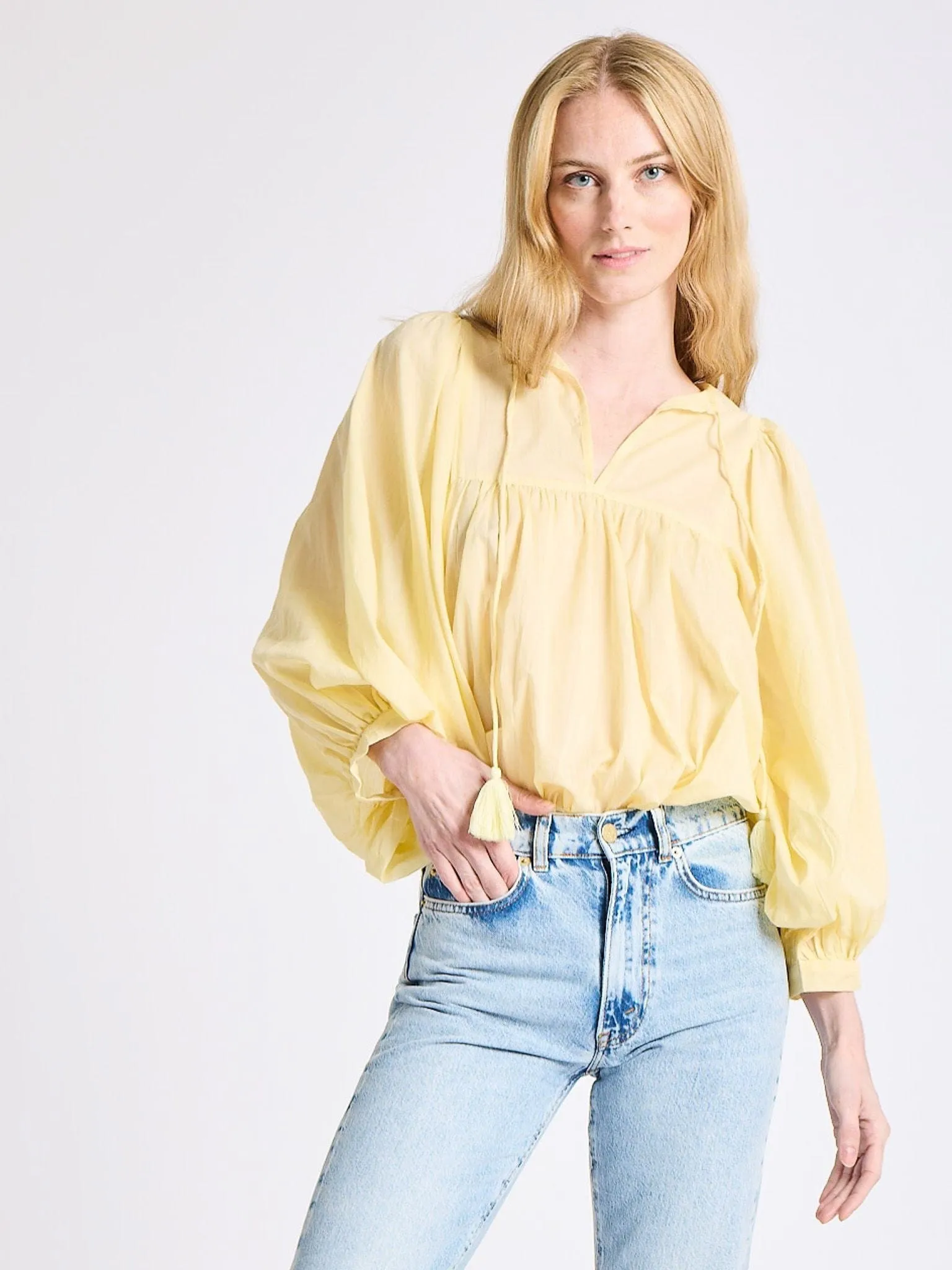 Charlie Top in Buttercream Cooling Technology