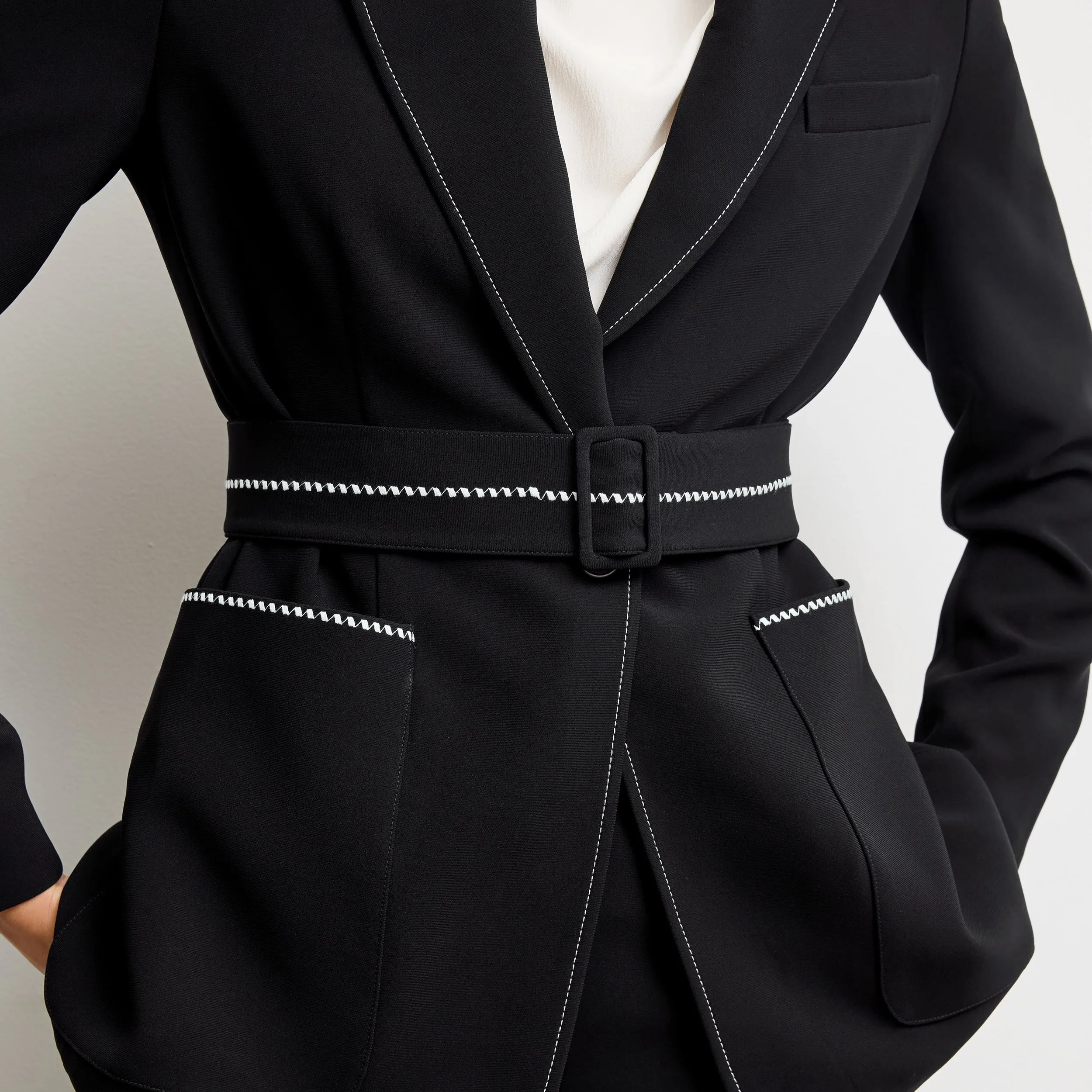 Everyday Comfort Athena Jetset Blazer - Everyday Crepe with Topstitch :: Black