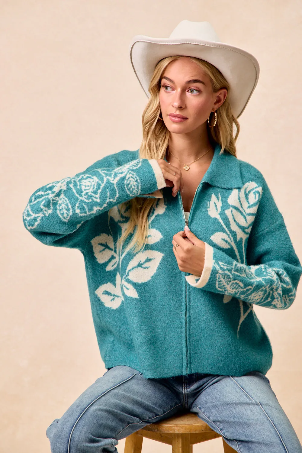 IT4693-01 | FLOWER ARTWORK SWEATER CARDIGAN Layer Comfort