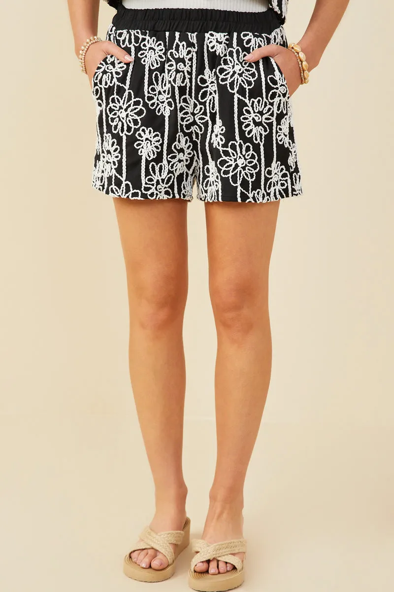 Durable Stitching Back pockets Daisy Embroidered Elastic Waist Shorts