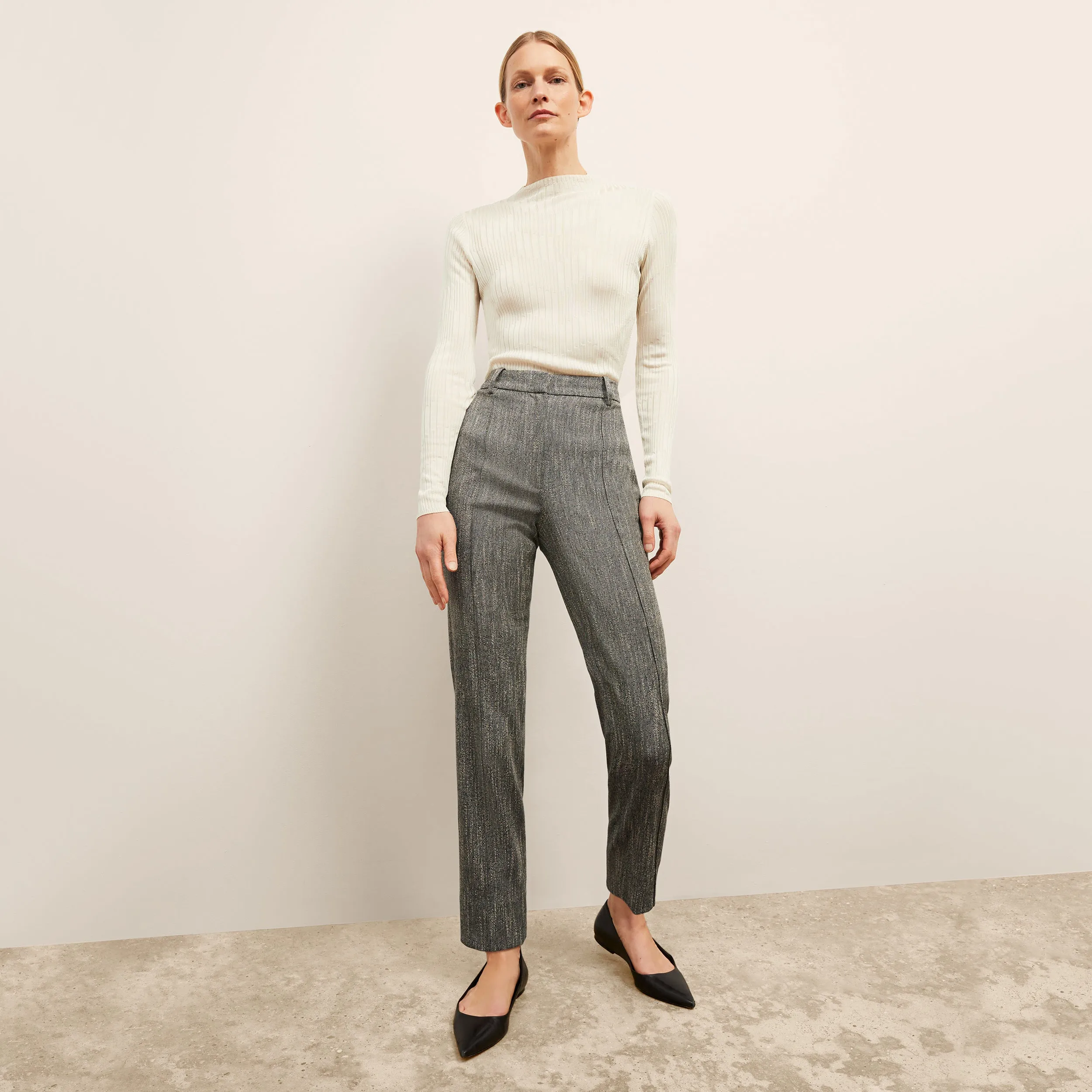 Soft Texture Flexible Hemline Brodie Top - Cascade Knit :: Ivory MoistureManagement System