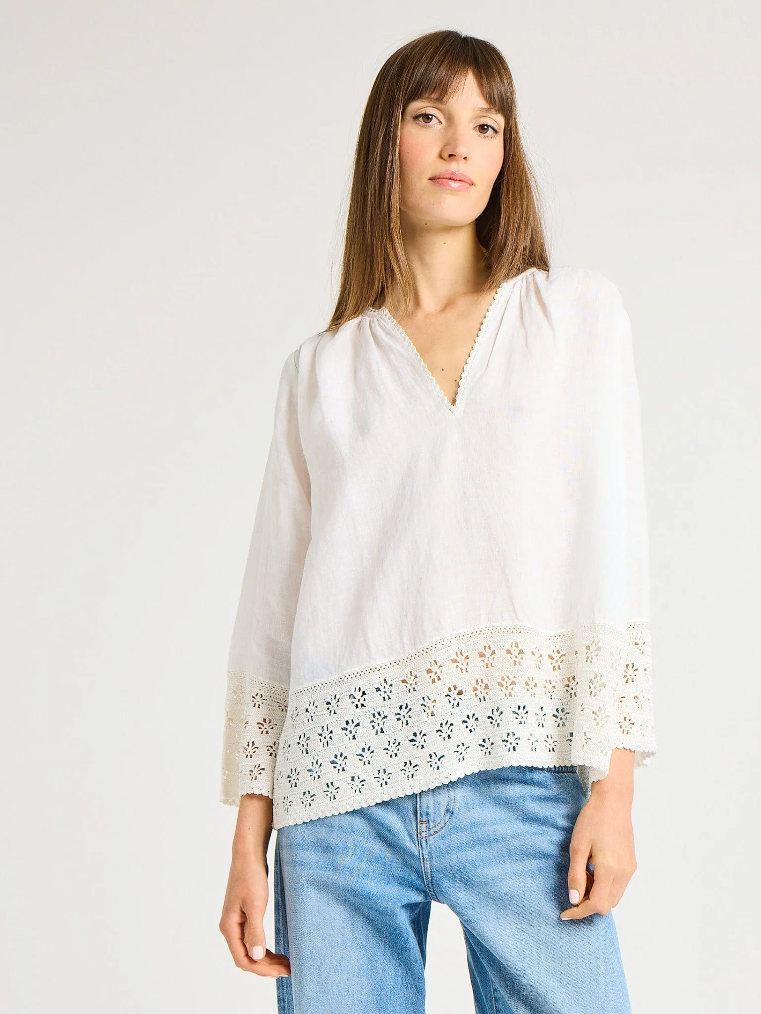 Elsie Top in White Linen NonIrritatingEdges FlexibleMobility