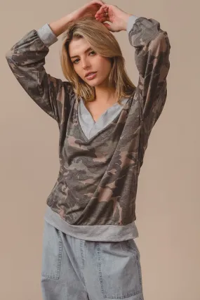 Flexible Hem Adjustment Daily Wear BT1543-07_1 | CAMOUFLAGE V-NECK TOP WITH CONTRAST NECK BAND