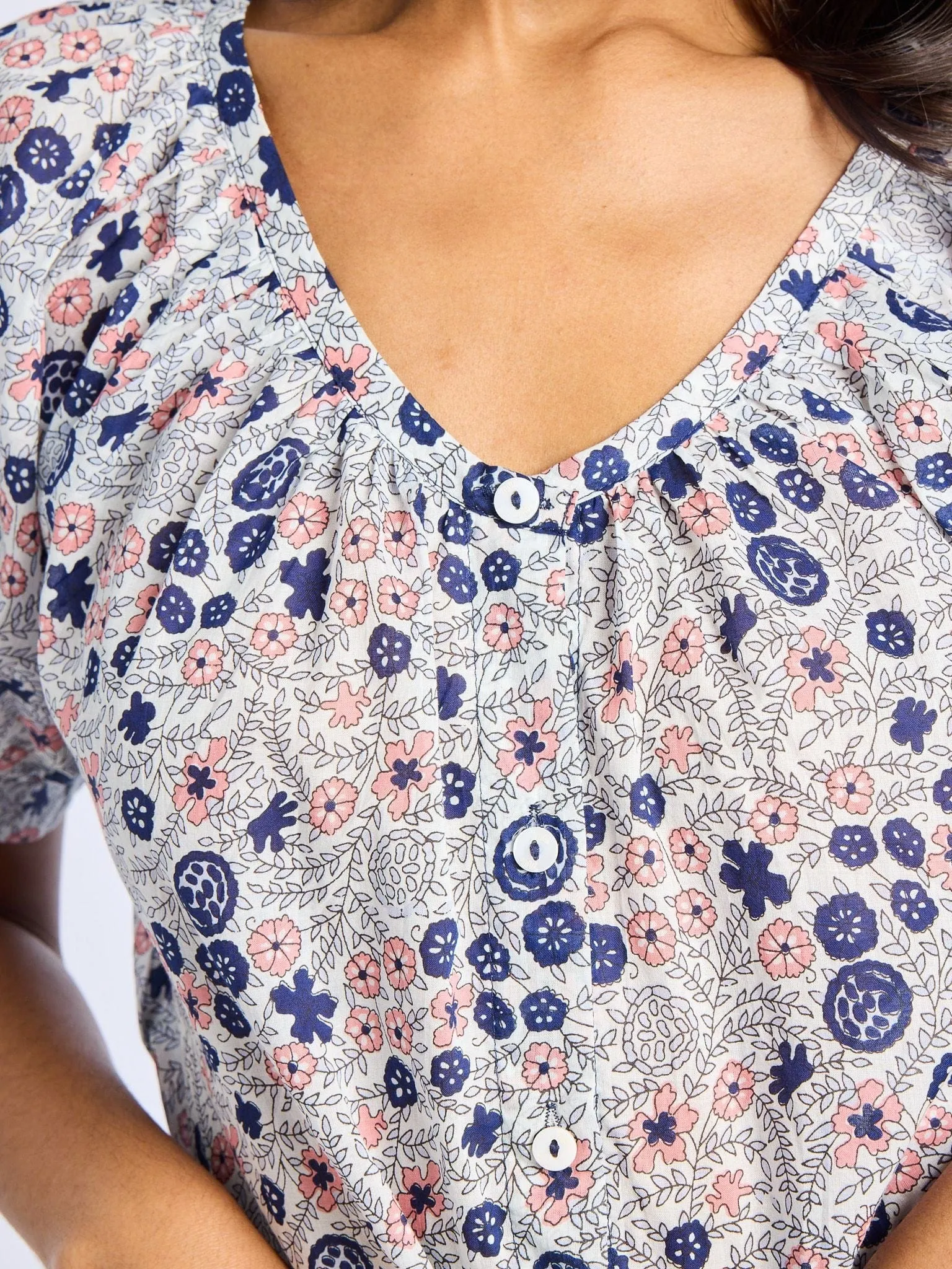 Classic Polo LowProfile Zipper Naomi Top in Navy Floral