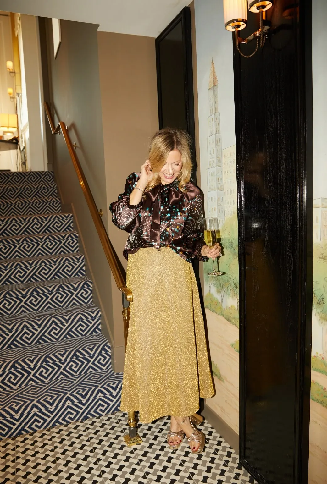 Reinforced Hems Cropped Big Bow Blouse - Sputnik