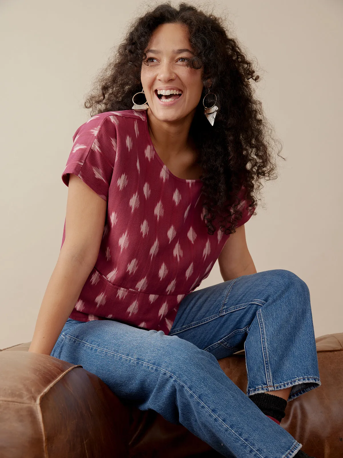 TactileWeave MultiPocketDesign Dana Top - Garnet Ikat