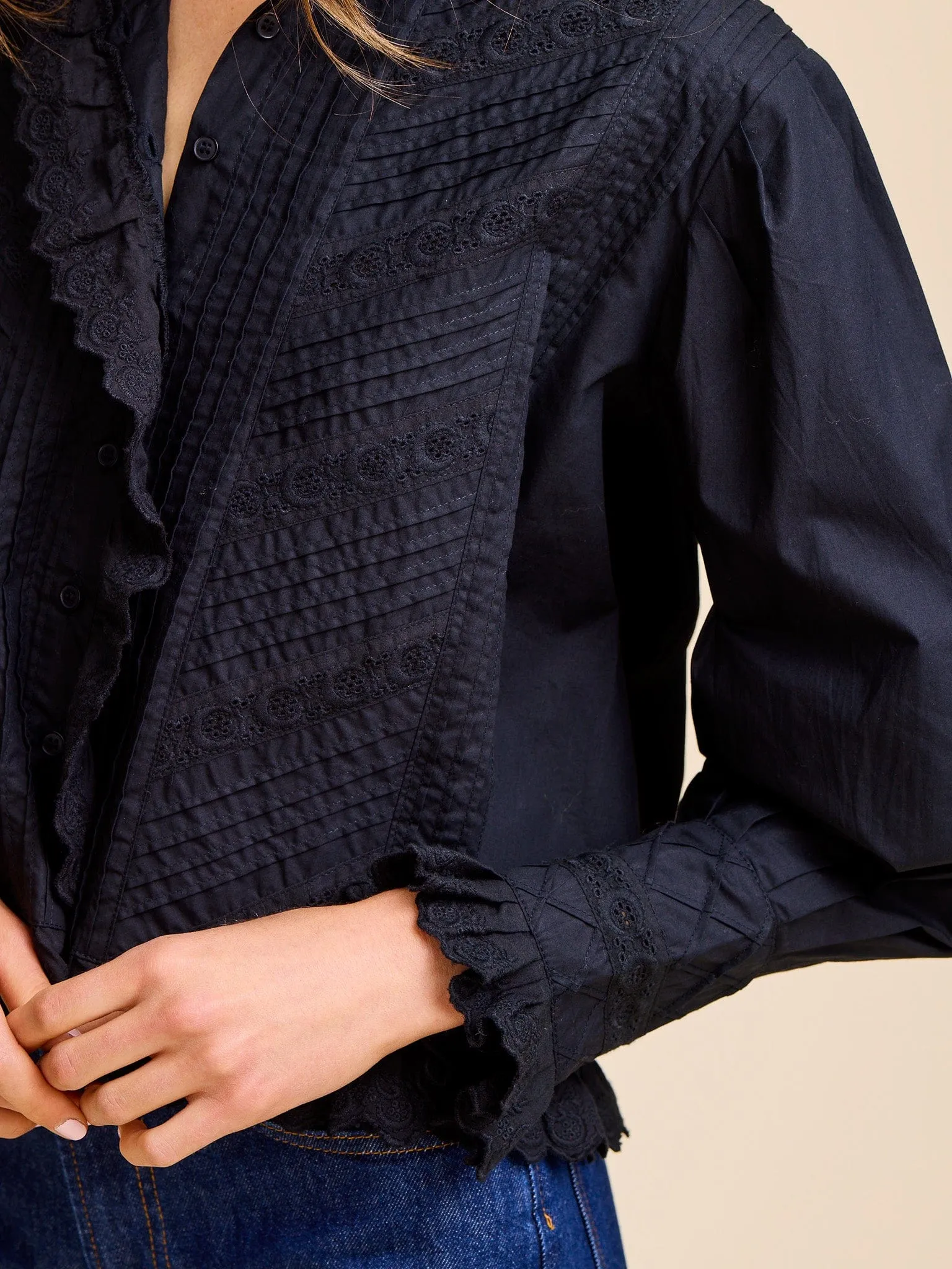 Non Closure Collar MultiFunctionalDesign Georgina Top in Black