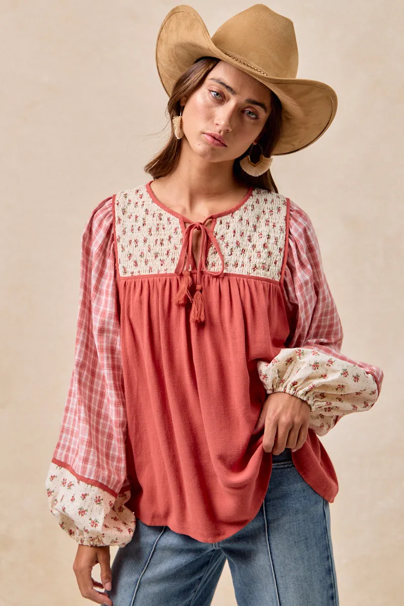 IT4474S-02 | MIX AND MATCH FRONT TIED TOP WITH SMOKING DETAIL HighStretch BreathableFabricTech