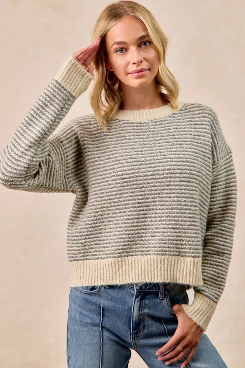 Stretch Fabric Erasable Logo Patch IT4716-01 | TWO TONE STRIPED SWEATER TOP