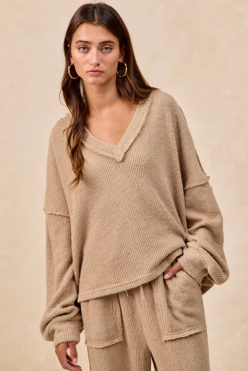 Travel Ready IT4731S-01 | RELAXED FIT BOUCLE RIB KNIT V NECK TOP