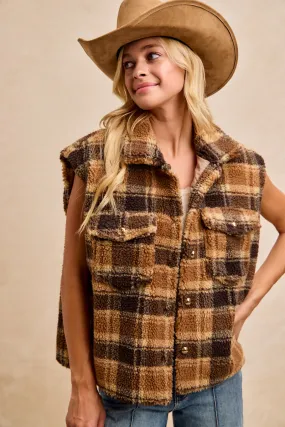 Hidden Ventilation IT3179S-01 | PLAID SHERPA BUTTONED VEST
