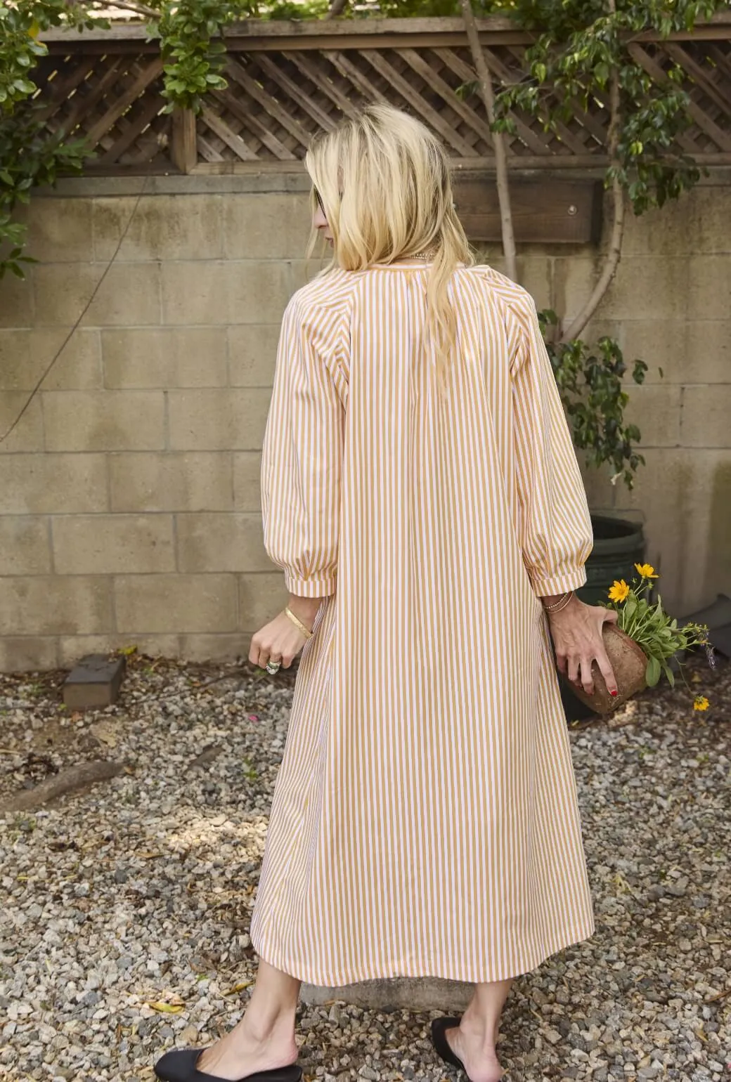 FrictionResistant Edges Unstructured Silhouette Bow Housecoat - Marigold Stripe