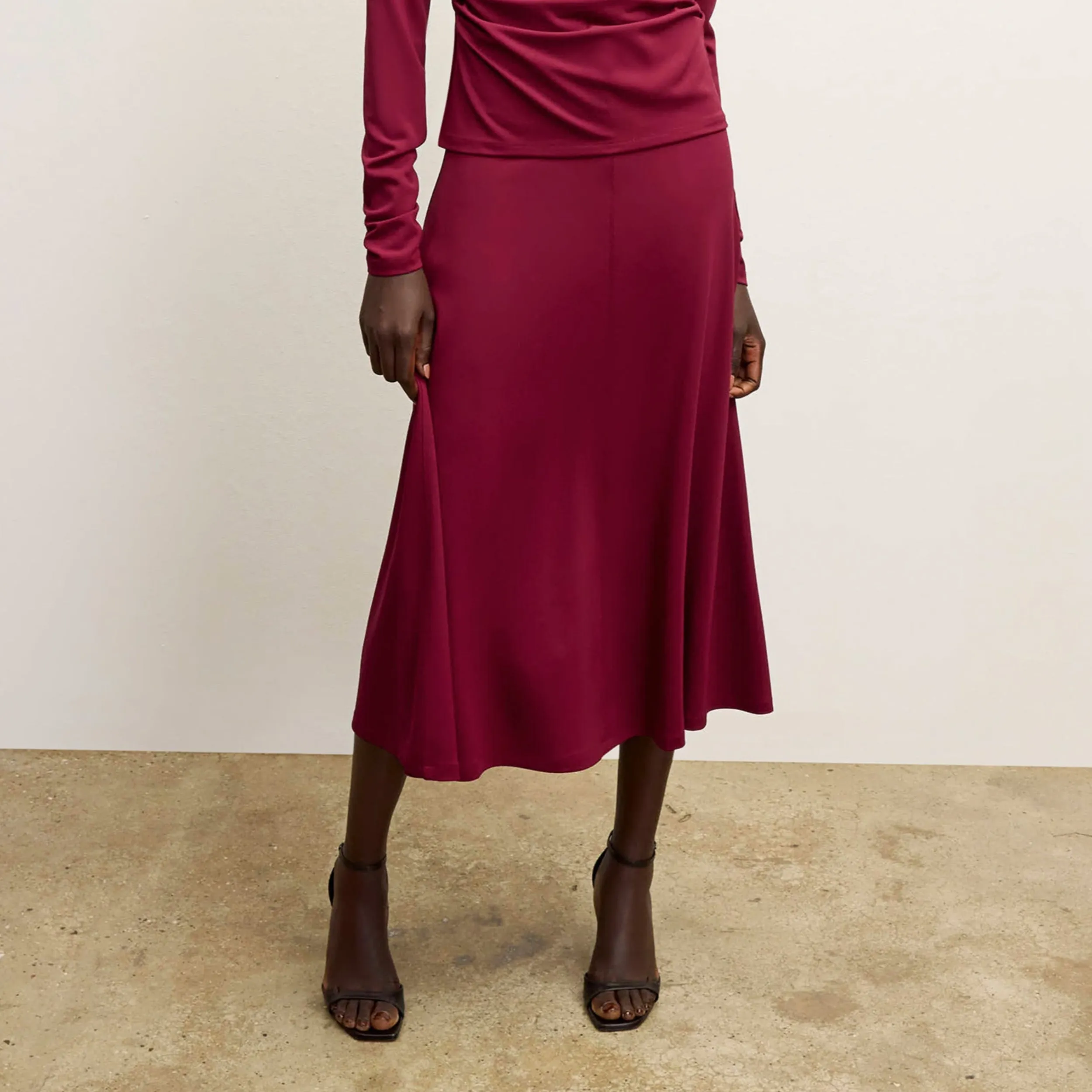 Lightweight Thermal EcoFriendly Textile Misty Skirt - Italian Jersey :: Grenache