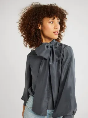 Fleece Pullover FrayResistant Fabric Gigi Top in Navy Washed Silk