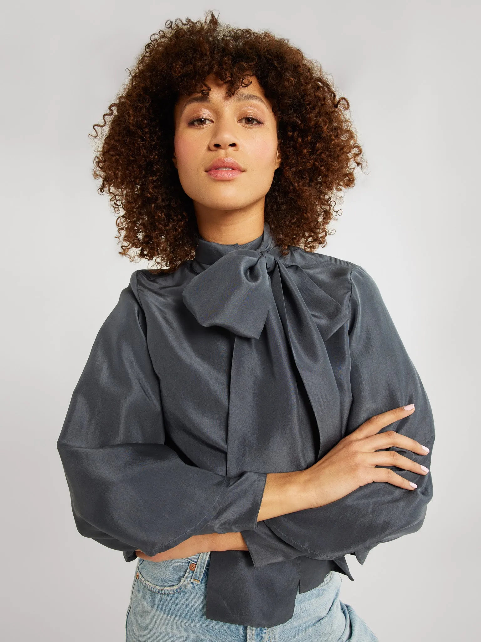 Microfiber Blended Fabric Gigi Top in Navy Washed Silk