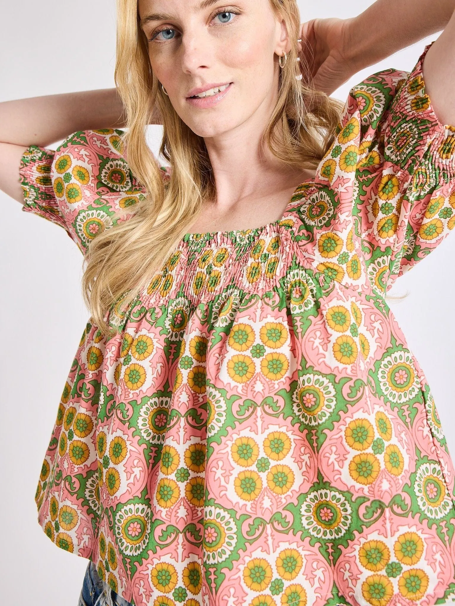 Caro Top in Yucatan RollUpSleeves VNeckReinforcement