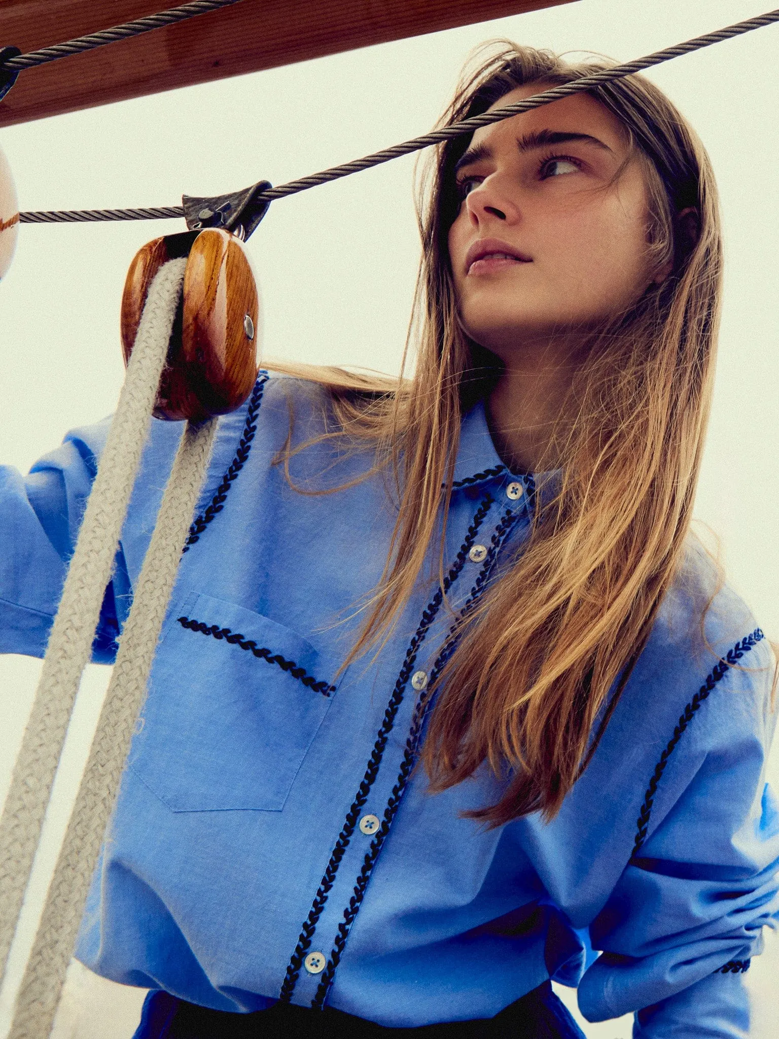 Julien Top in Ciel LightReflective Minimalist Collar