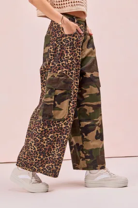 HiddenPockets Flexible Leg IB1530G-02 | LEOPARD AND CAMOUFLAGE MIXED CARGO POCKETS PANTS
