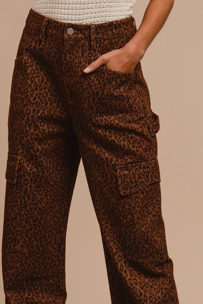 Day To Night IB1611-01 | LEOPARD SIDE POCKET DENIM PANTS