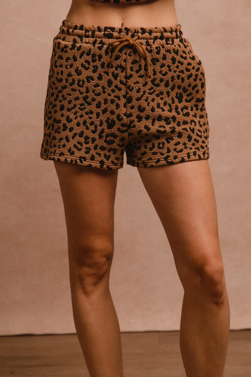 IB1627R-01 | LEOPARD KNIT SHORT PANTS WITH POCKET elastic waistband