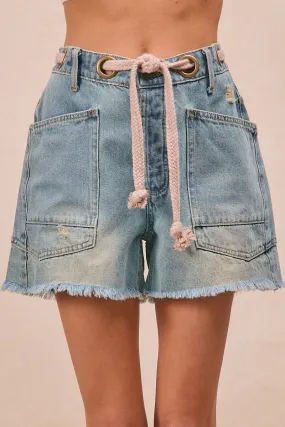 IB1683G-01 | BRAIDED WAIST BELT PATCH POCKETS WASHED DENIM SHORTS WrinkleResistantMaterial