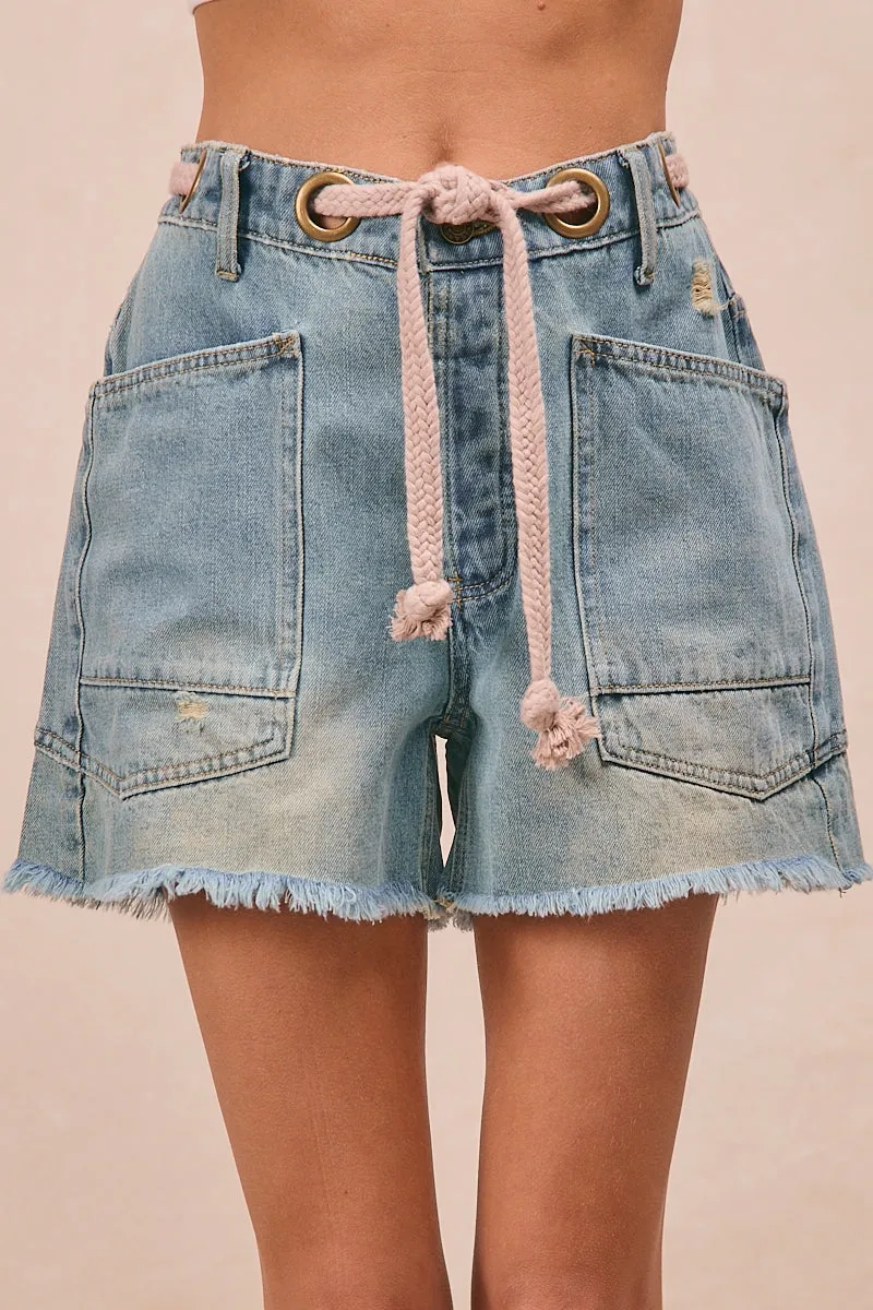 IB1683G-01 | BRAIDED WAIST BELT PATCH POCKETS WASHED DENIM SHORTS Wrinkle Resistant