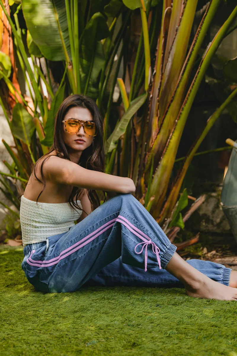 IB1756-01 | STRIPED TAPE DETAILS WITH BOT TIED POINT ELASTIC WAIST DENIM PANTS Low-rise style