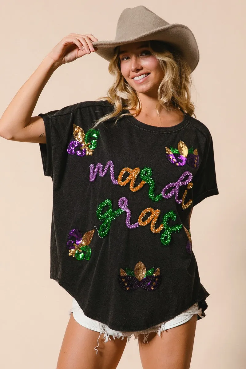 IP8188G-17 | MARDI GRAS LETTERING AND SEQUIN PATCHES WASHED TOP Wide Swing