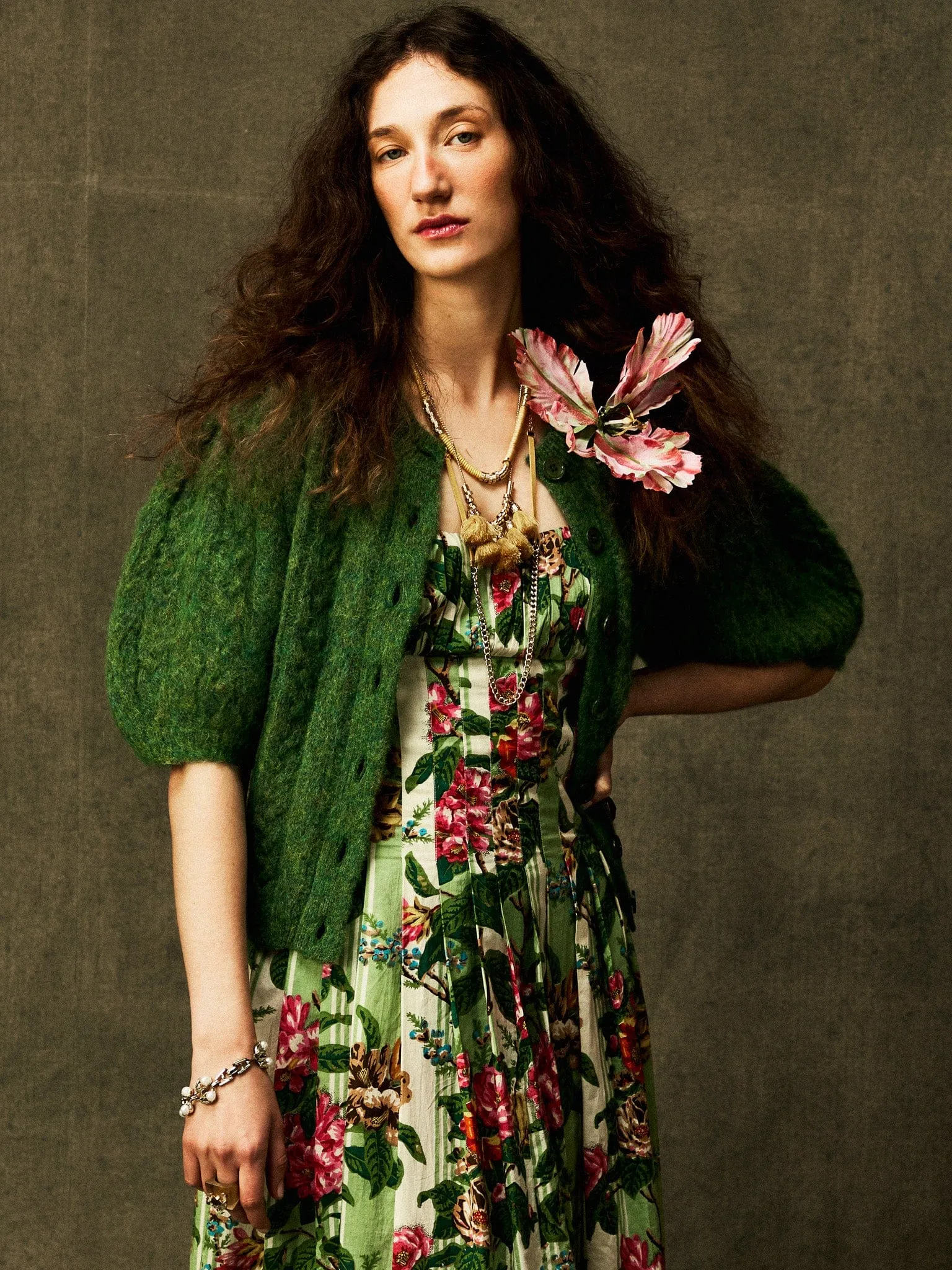 LightweightDesign DoubleLayered Collar Isa Cardigan in Pine