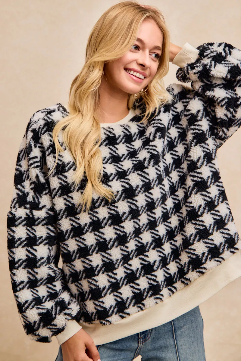 IT1971R-06 | PATTERNED SHERPA PULLOVER TOP AdjustableTabs