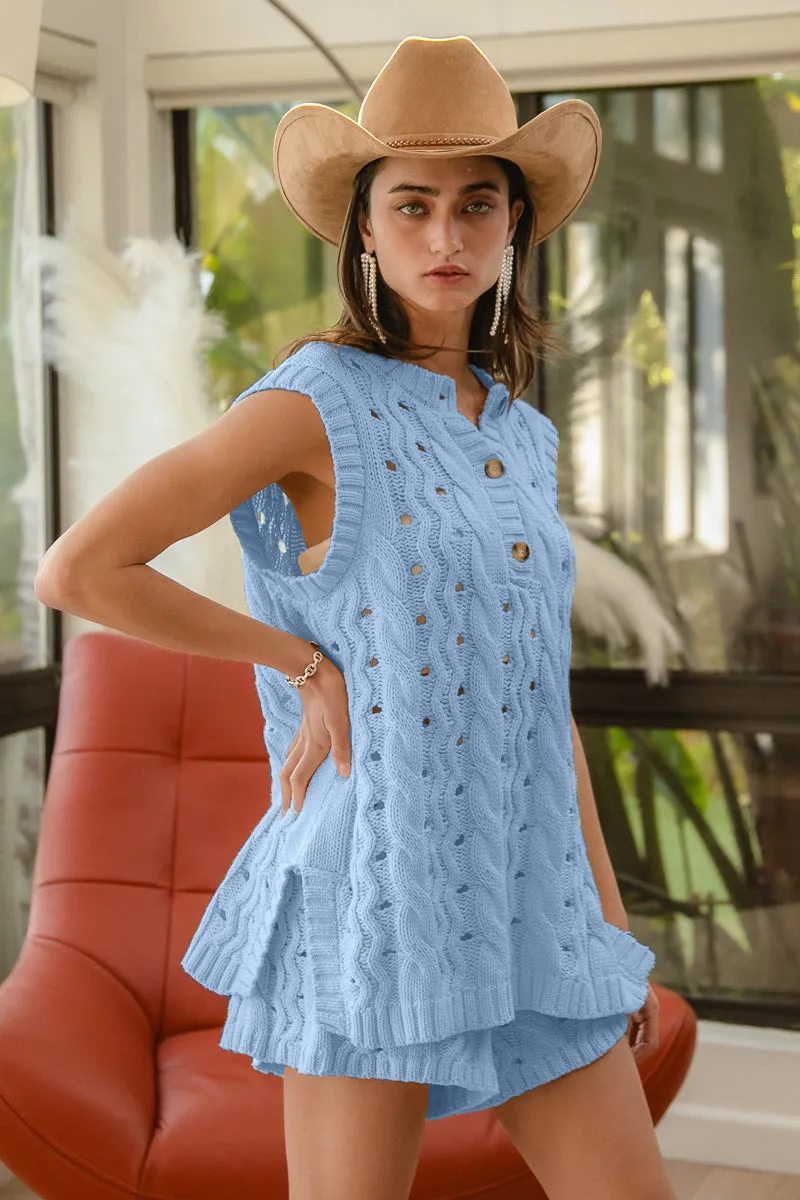 SeamlessBonding IT4143-01 | CABLE KNIT BUTTONED SLEEVELESS TOP