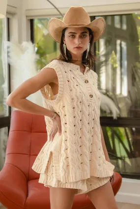 IT4143-01P | CABLE KNIT BUTTONED SLEEVELESS TOP Transitional City Fit