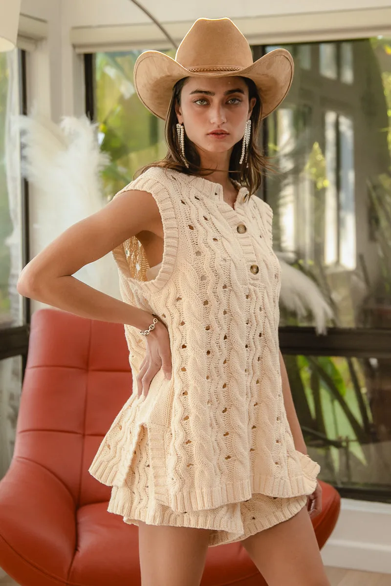 IT4143-01P | CABLE KNIT BUTTONED SLEEVELESS TOP Transitional City Fit