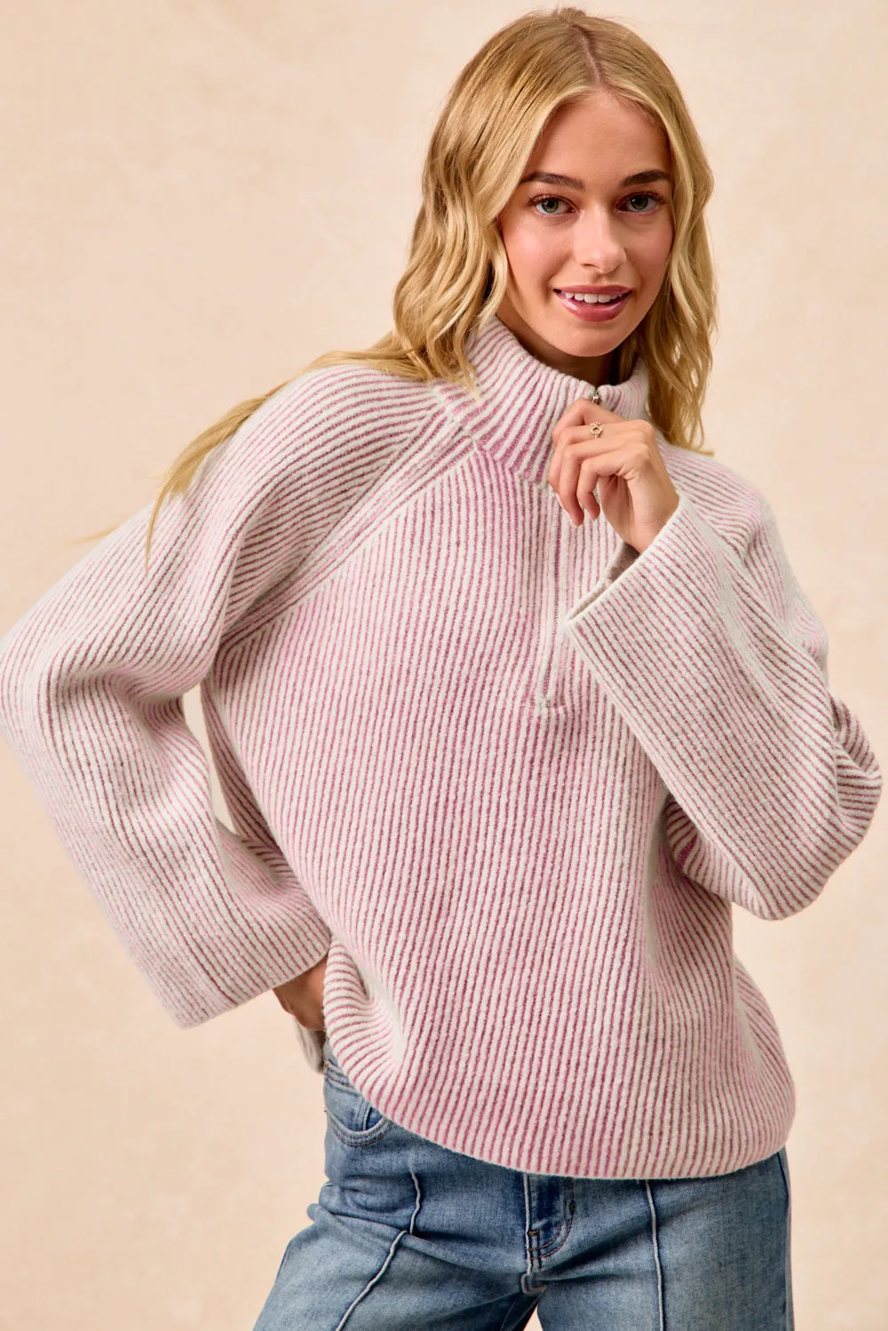 IT4634S-01 | TWO TONE RIB TEXURED KNIT COLLARED TOP WITH ZIP UP Heat Sealed Edges