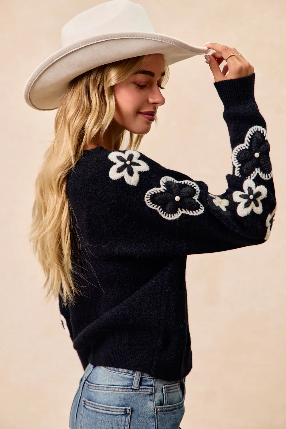 IT4694-01 | EMBROIDERY FLOWER PATCH SWEATER TOP Layered Drape Relaxed City Style