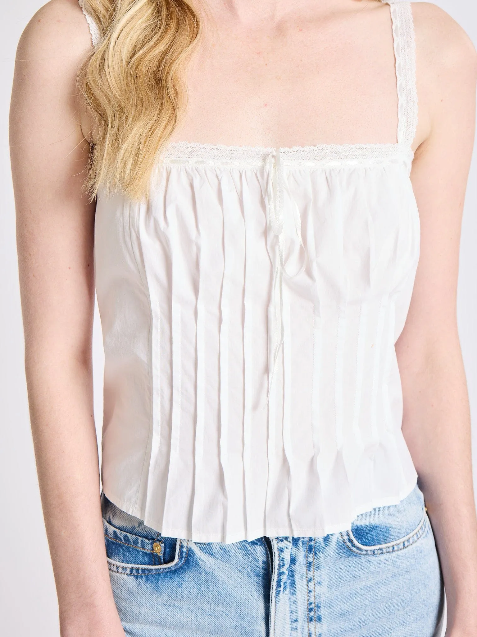 AntiStaticTreatment Wrinkle Resistant Treatment Keira Top in White