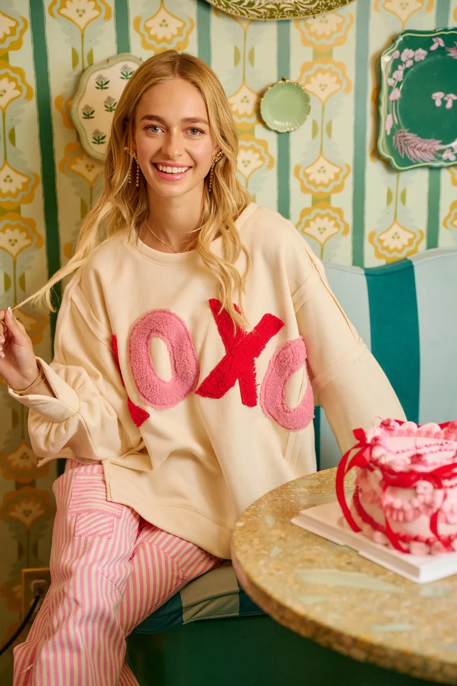 IT3426S-43 | BRUSHED TERRY XOXO FLEECE PATCHWORK TOP WITH SEAM Printed design SecureCargoPockets