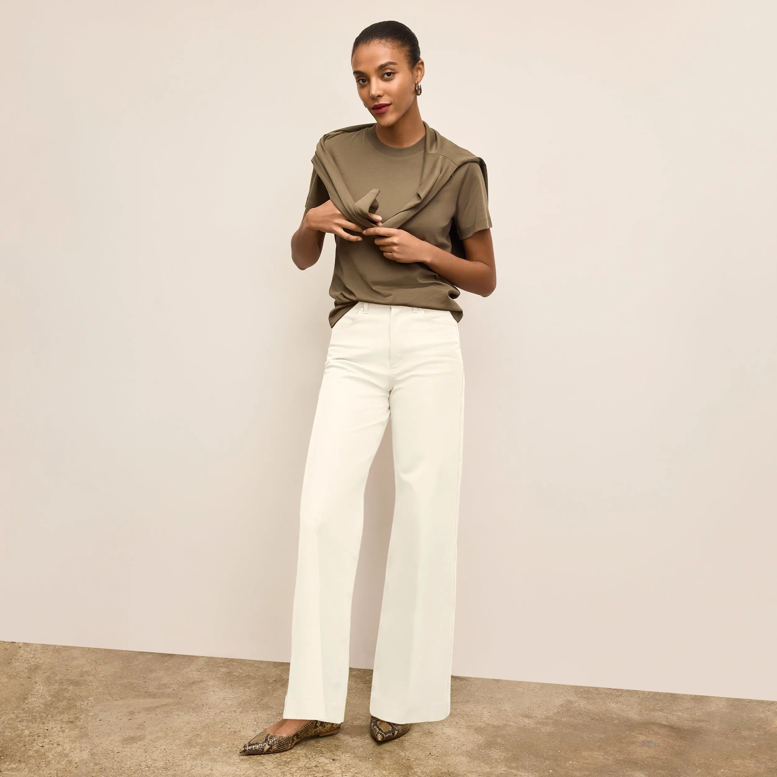 Street Outfit Leslie Classic T-Shirt - Organic Pima Cotton :: Caraway