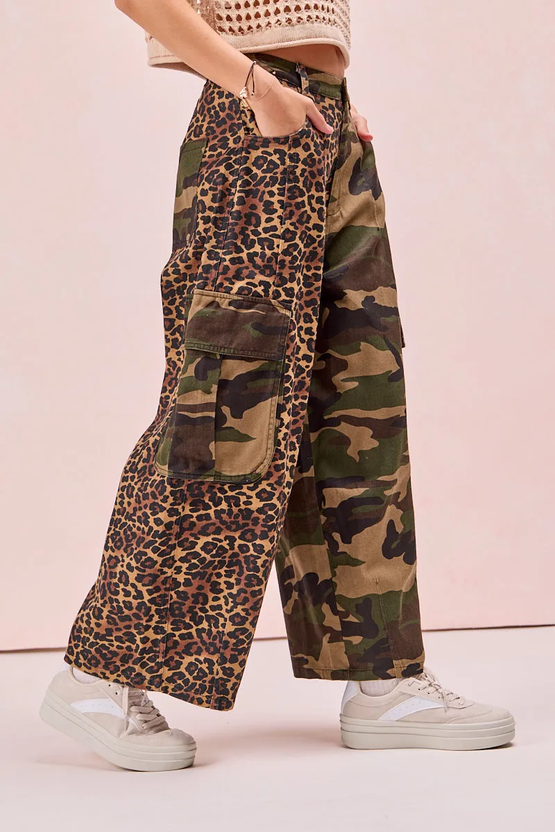 IB1530G-02 | LEOPARD AND CAMOUFLAGE MIXED CARGO POCKETS PANTS Street Look Multi pockets