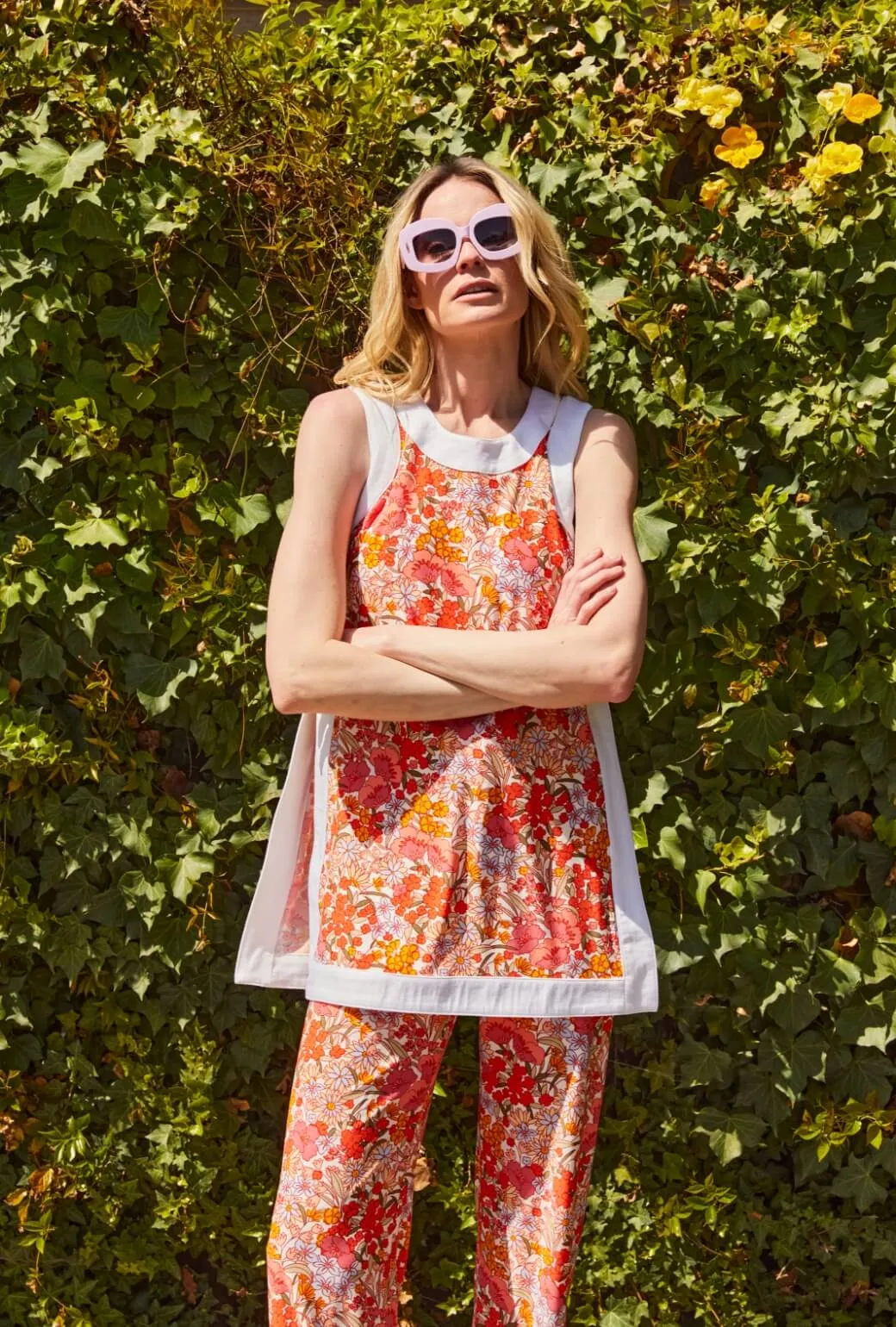 Quick Release Fastener Minimalist Styling Mini Bermuda Top - 60's Floral