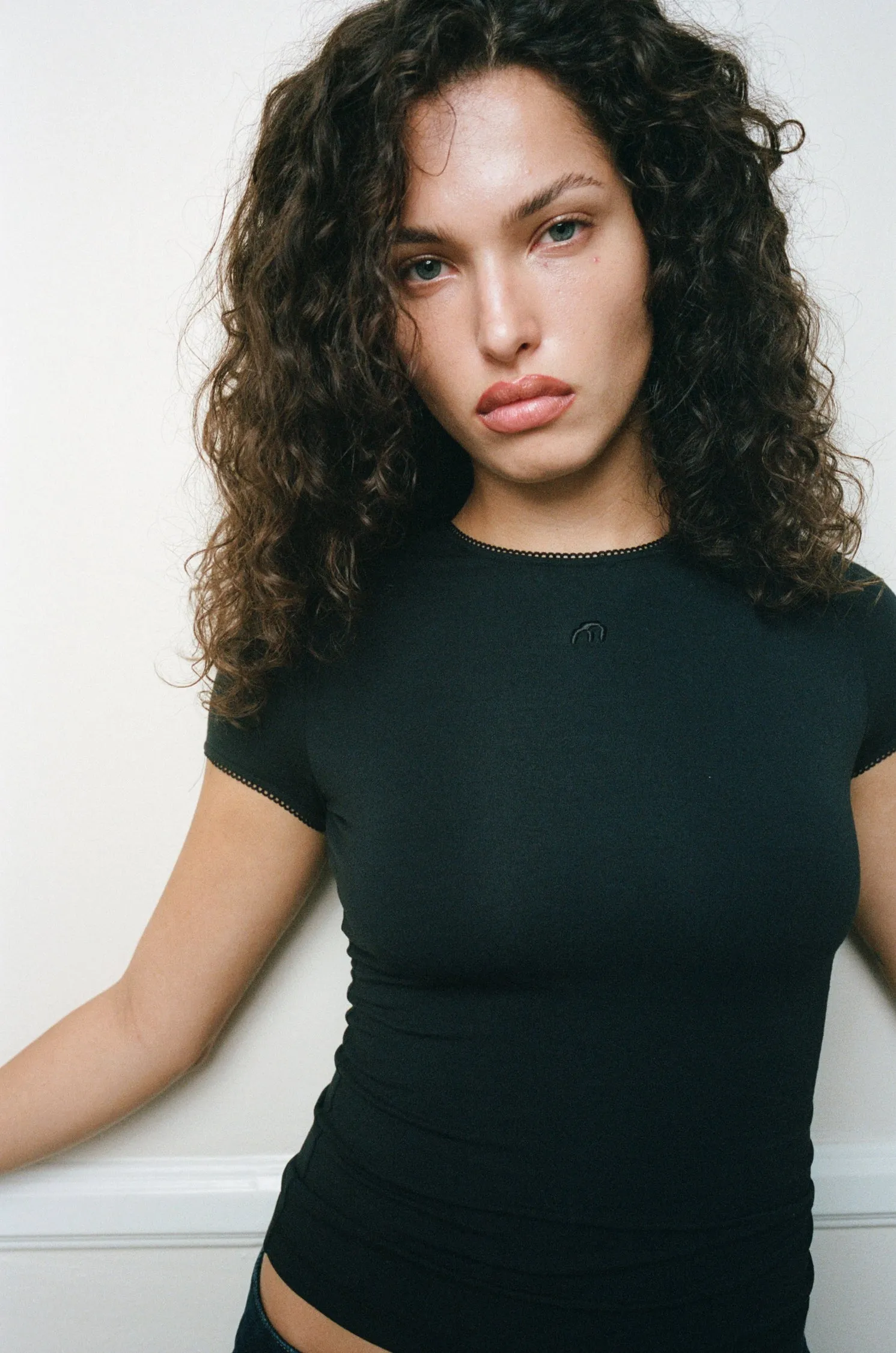 MINI TEE - BLACK Flowing Design Anti Pilling Technology