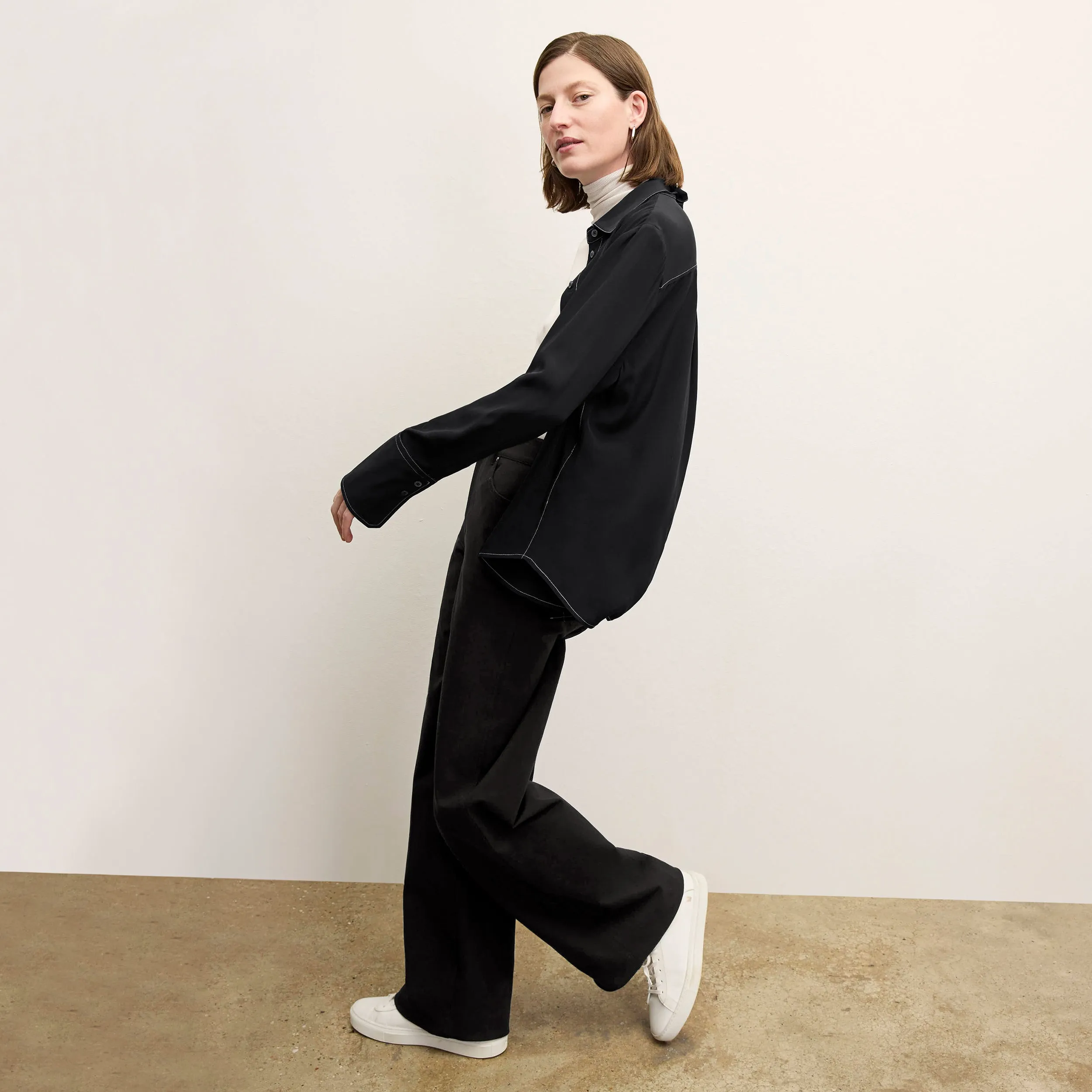 FlexibleSole StretchTechnology Mira Anywhere Shirt - Washable Silk Top Stitch :: Black