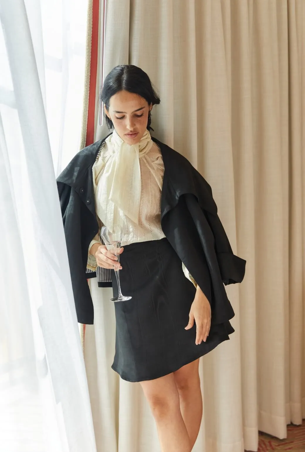 Light Reflectivity Trim Cropped Grace Coat - Noir Moir??