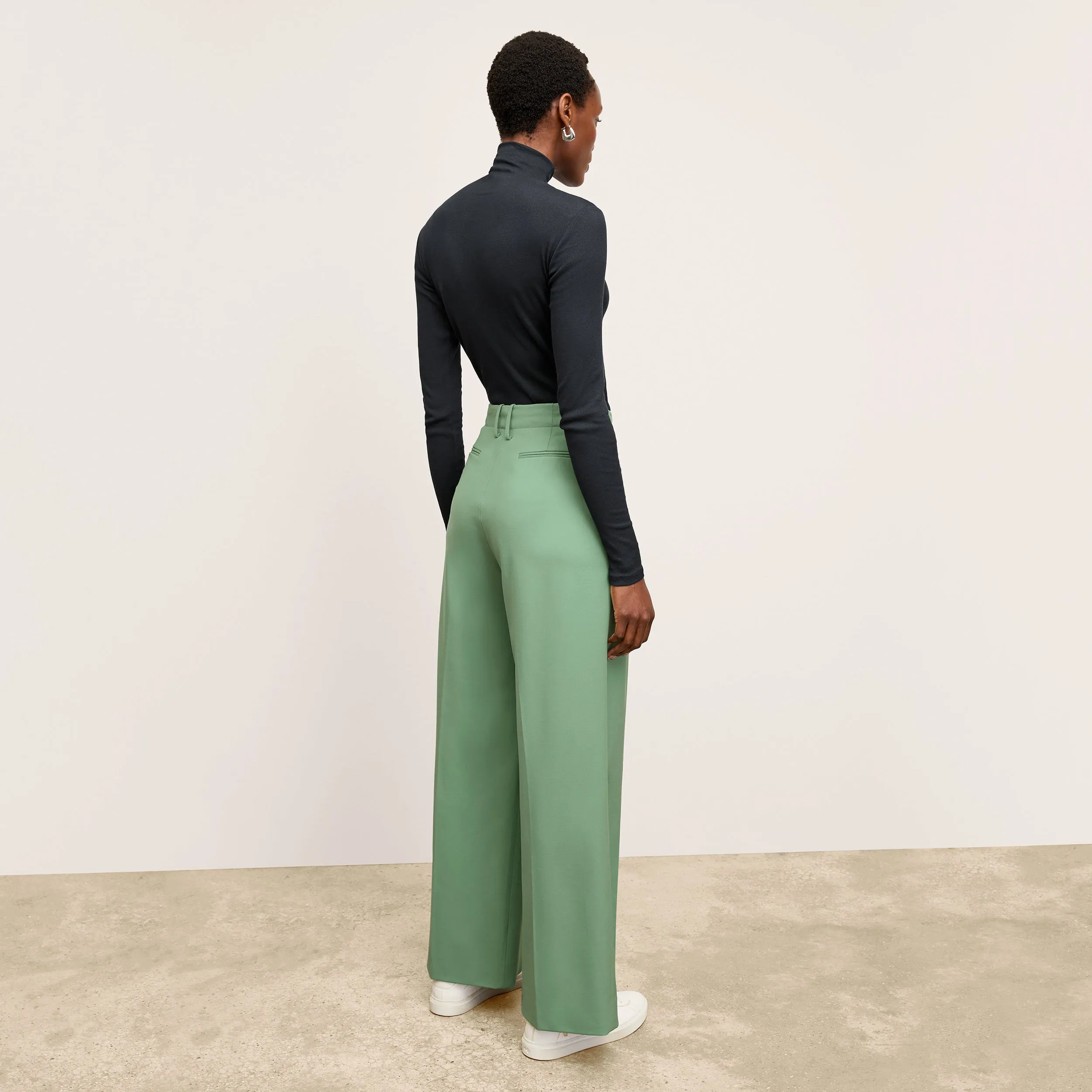 Reflective Trim MultiPocketDesign NoiseReducing Mechanism Zuri Pleated Trouser - Washable Wool Twill :: Parisian Green