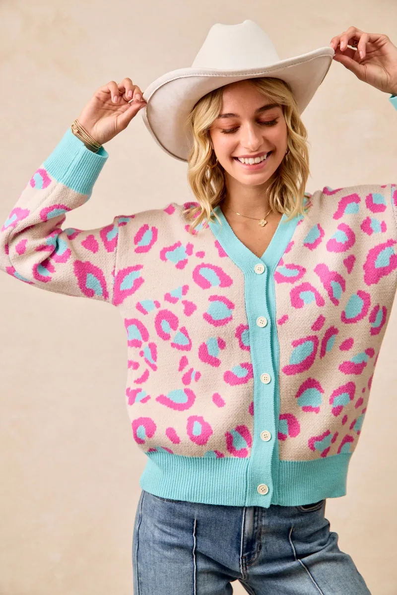 IT4692-01 | LEOPARD ARTWORK CARDIGAN WITH BUTTONED CONTRAST Non Restrictive Mobility
