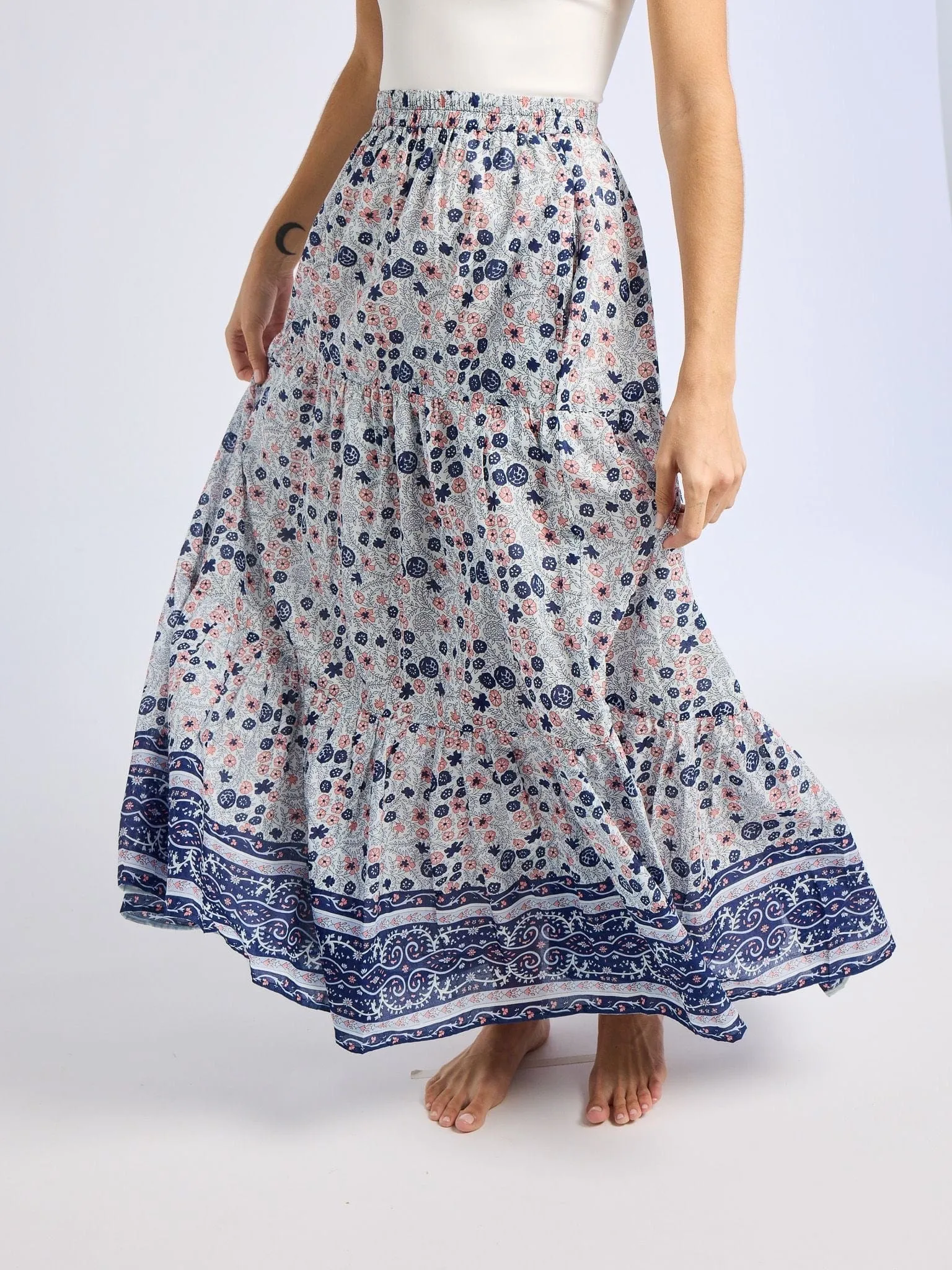 Mood Outfit Paola Skirt in Navy Floral
