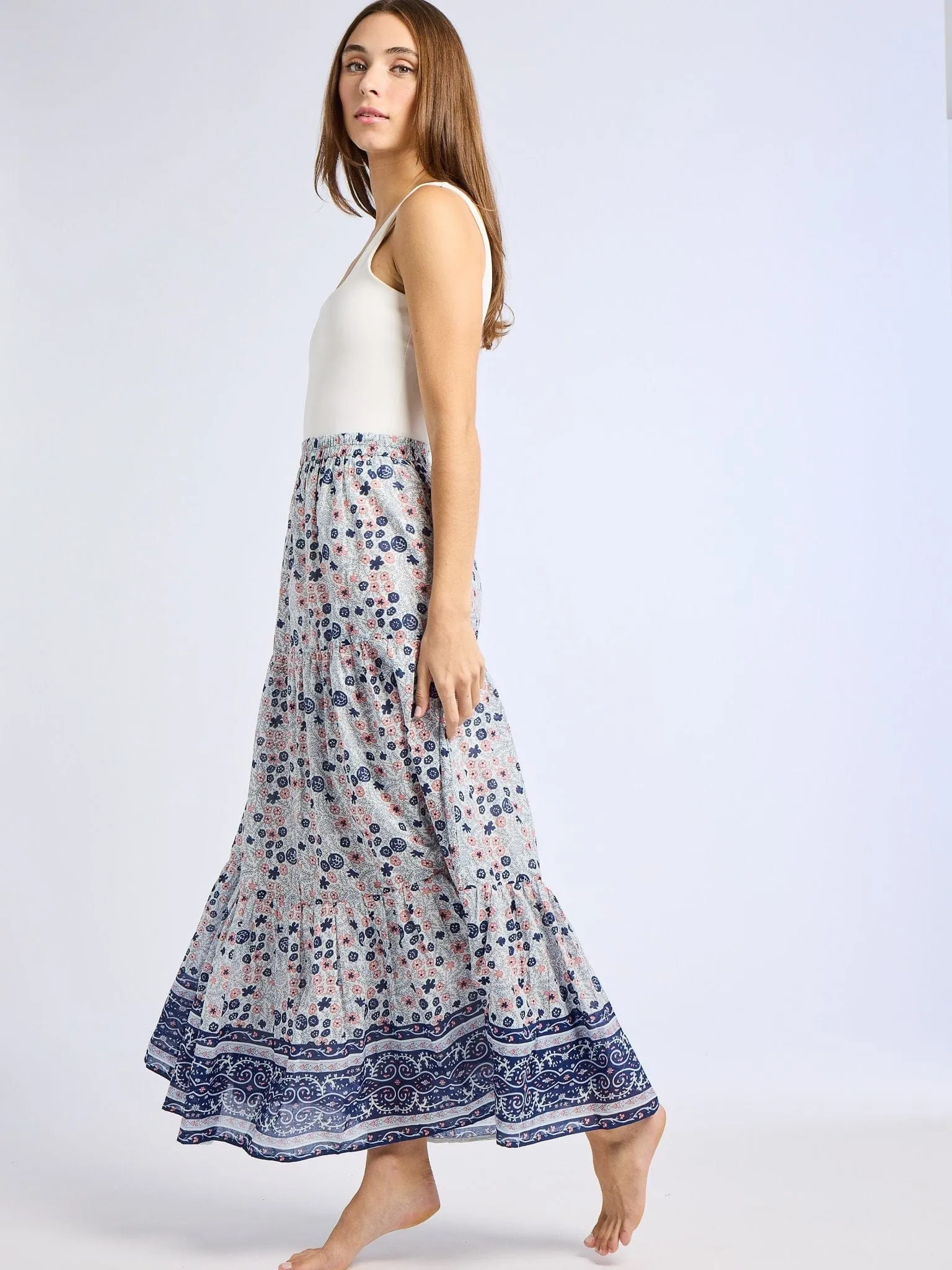 Front Slit Sleek Outfit Paola Skirt in Navy Floral